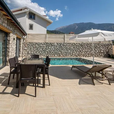 Magnificent With Private Pool And Backyard In Fethiye Βίλα *